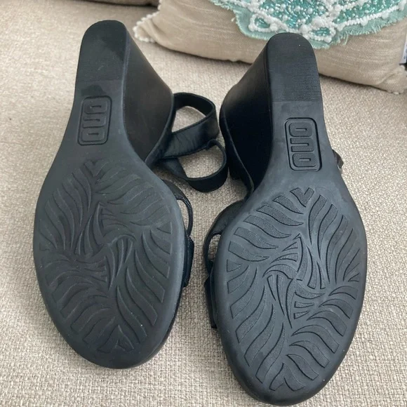 Leather Upper Platform Sandals - Picture 2 of 7